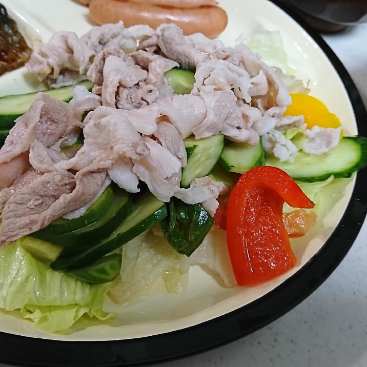 ズッキーニ、パプリカ夏野菜たっぷりの豚しゃぶサラダ